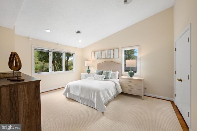 4667 KENMORE DR NW, Washington, DC 20007