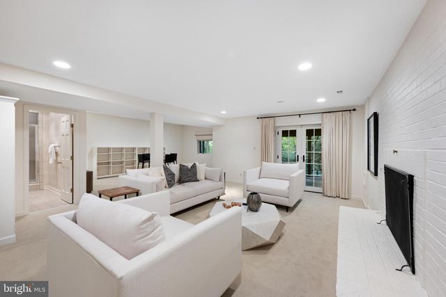 4667 KENMORE DR NW, Washington, DC 20007