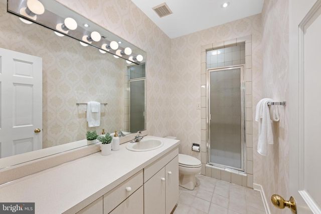 4667 KENMORE DR NW, Washington, DC 20007