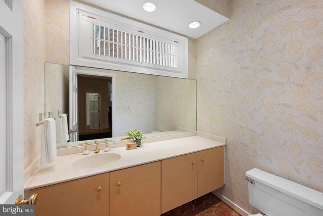 4667 KENMORE DR NW, Washington, DC 20007