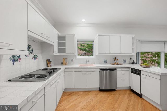 4667 KENMORE DR NW, Washington, DC 20007