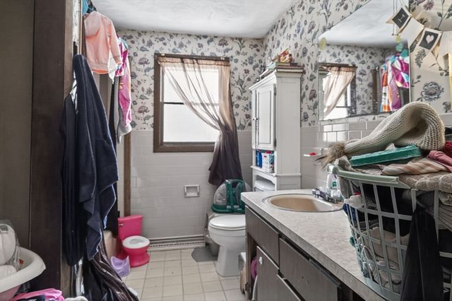 31 Brookwood Dr, Westport, MA 02790