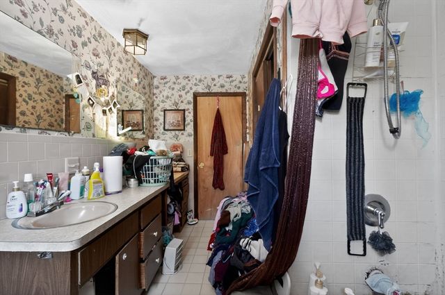 31 Brookwood Dr, Westport, MA 02790