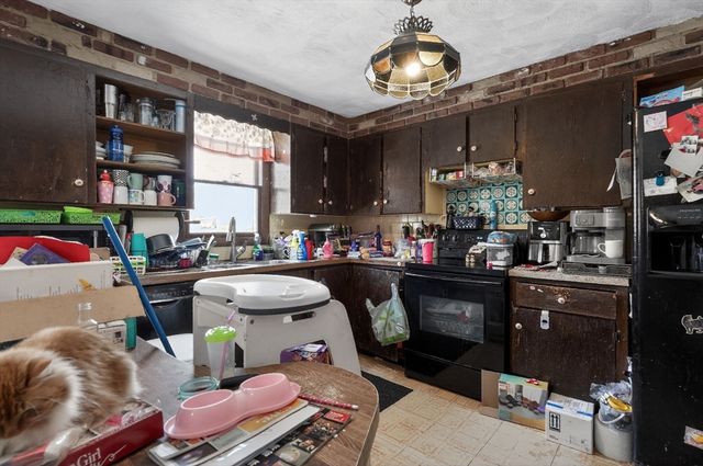 31 Brookwood Dr, Westport, MA 02790