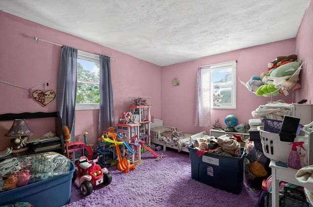 31 Brookwood Dr, Westport, MA 02790