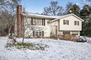 31 Brookwood Dr, Westport, MA 02790