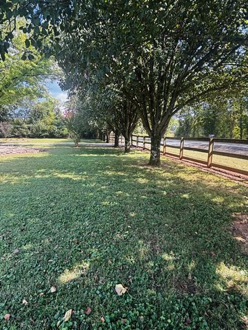 3026 Dilton Mankin Rd, Murfreesboro, TN 37127
