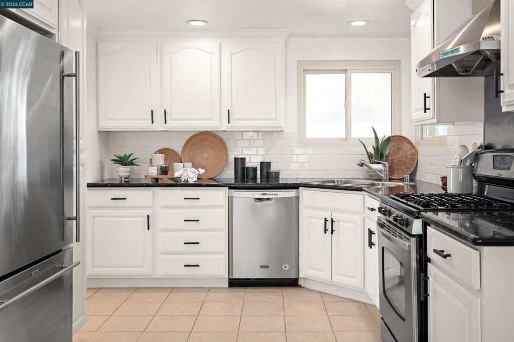 Image 14 of property listing at 522 Cambrian Way, Danville, CA 94526