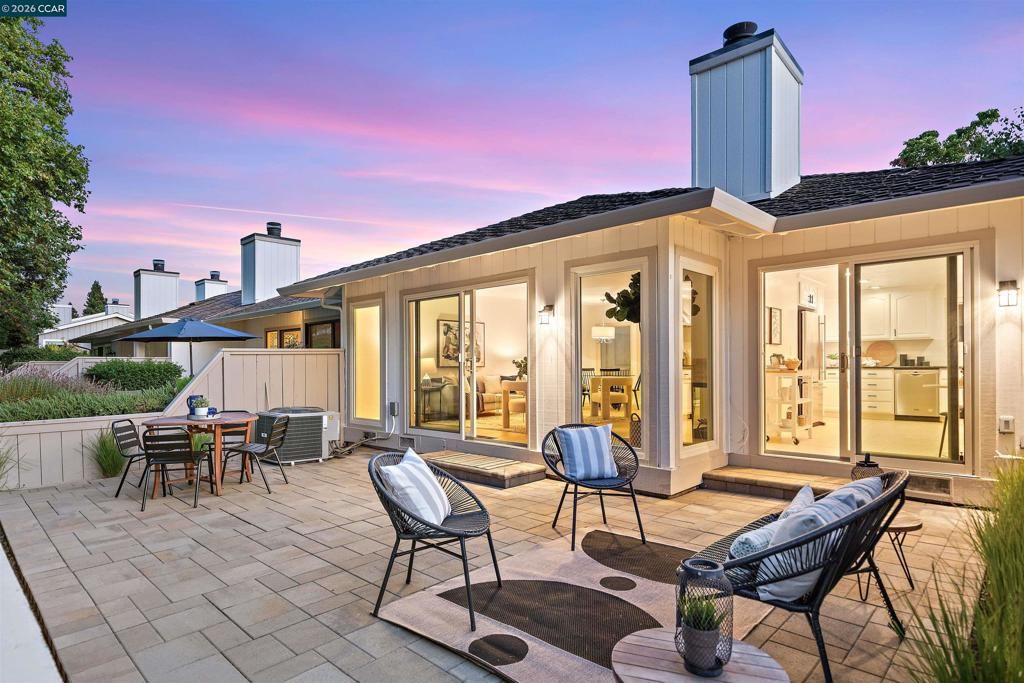 Image 2 of property listing at 522 Cambrian Way, Danville, CA 94526