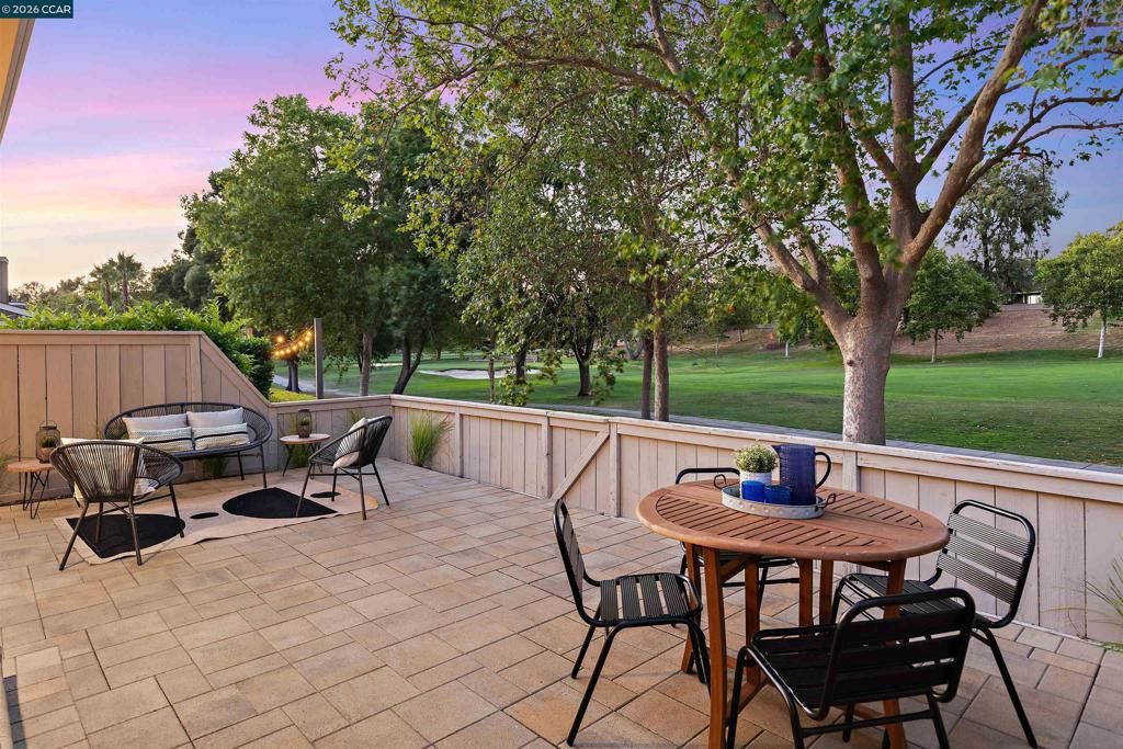 Image 3 of property listing at 522 Cambrian Way, Danville, CA 94526
