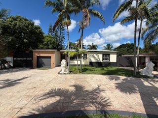 261 NW 144th St, Miami, FL 33168
