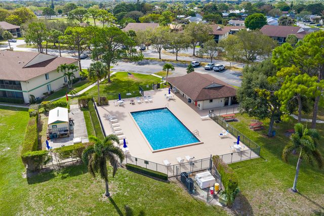 6426 Chasewood Drive E, Jupiter, FL 33458