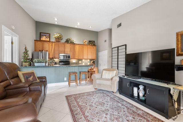 6426 Chasewood Drive E, Jupiter, FL 33458