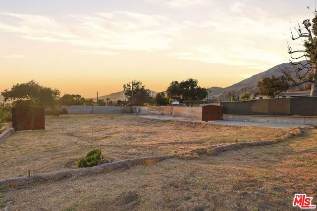 214 W Poppyfields Drive, Altadena, CA 91001