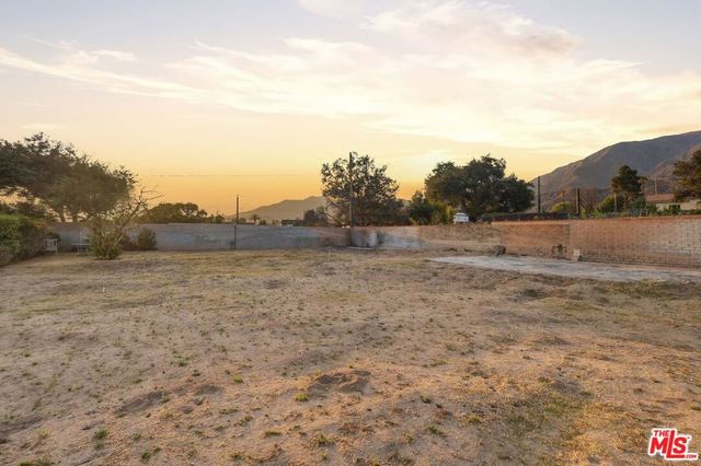 214 W Poppyfields Drive, Altadena, CA 91001