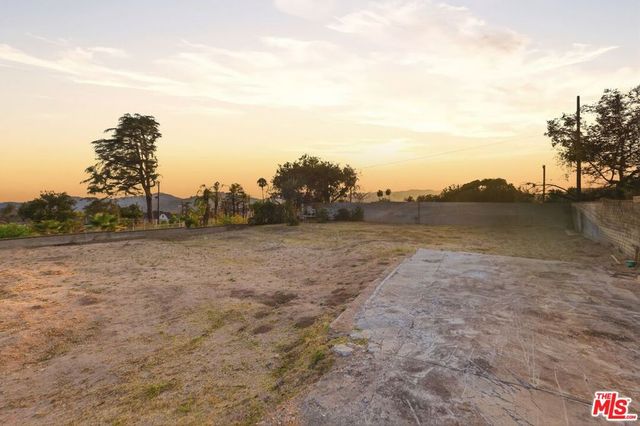 214 W Poppyfields Drive, Altadena, CA 91001