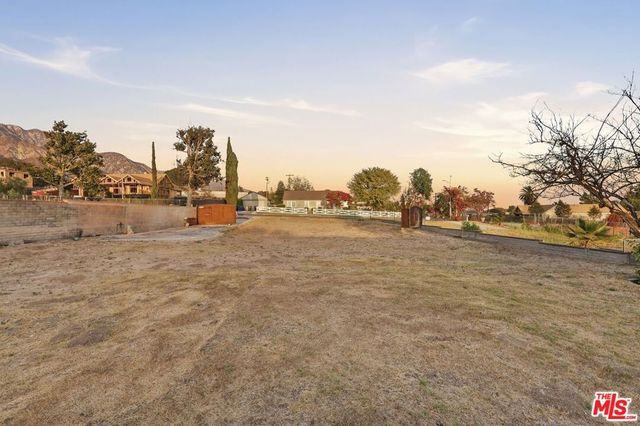 214 W Poppyfields Drive, Altadena, CA 91001