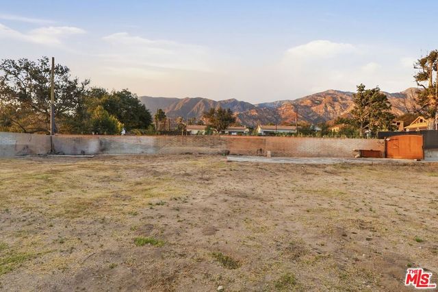 214 W Poppyfields Drive, Altadena, CA 91001