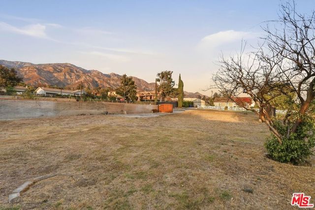 214 W Poppyfields Drive, Altadena, CA 91001