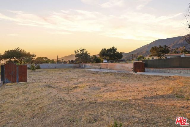 214 W Poppyfields Drive, Altadena, CA 91001