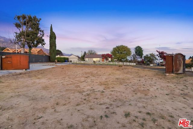 214 W Poppyfields Drive, Altadena, CA 91001