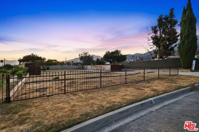 214 W Poppyfields Drive, Altadena, CA 91001