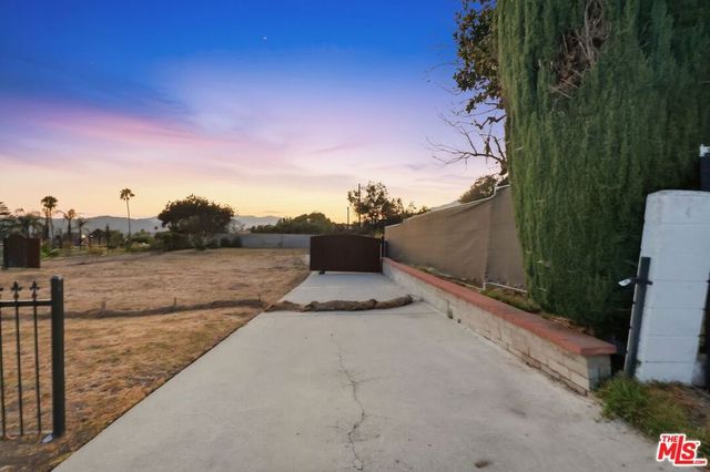 214 W Poppyfields Drive, Altadena, CA 91001