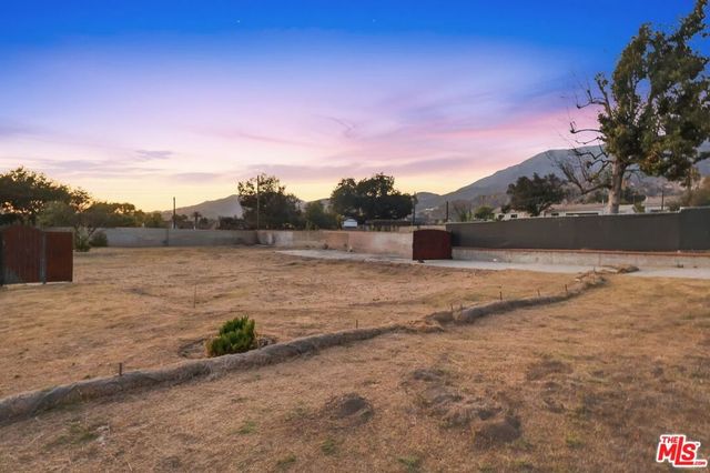 214 W Poppyfields Drive, Altadena, CA 91001
