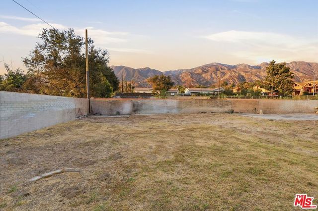 214 W Poppyfields Drive, Altadena, CA 91001