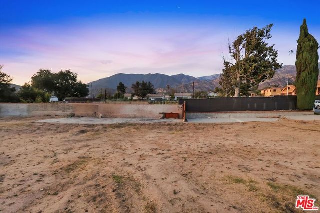 214 W Poppyfields Drive, Altadena, CA 91001
