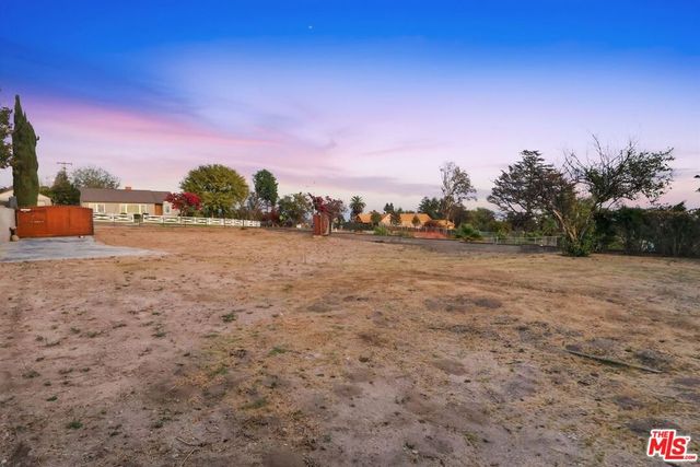 214 W Poppyfields Drive, Altadena, CA 91001