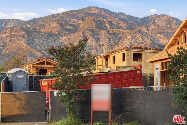 214 W Poppyfields Drive, Altadena, CA 91001