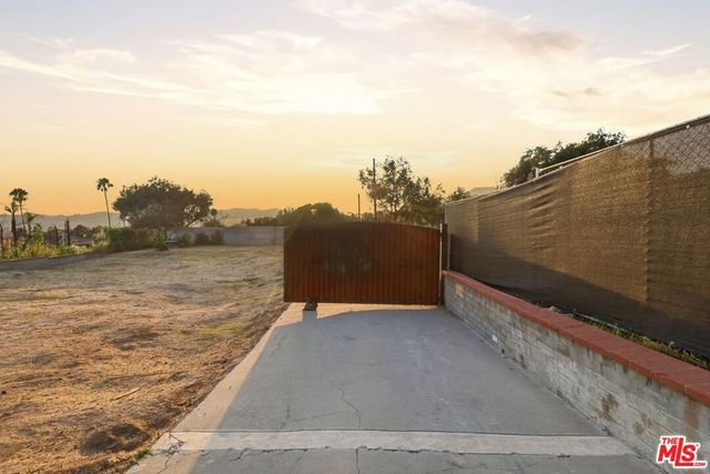 214 W Poppyfields Drive, Altadena, CA 91001