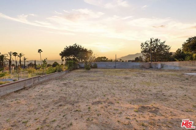 214 W Poppyfields Drive, Altadena, CA 91001