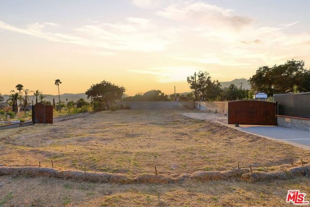 214 W Poppyfields Drive, Altadena, CA 91001