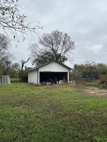 6870 Briar Road, Azle, TX 76020