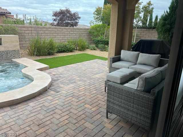 358 Calabria Ridge Street, Las Vegas, NV 89138