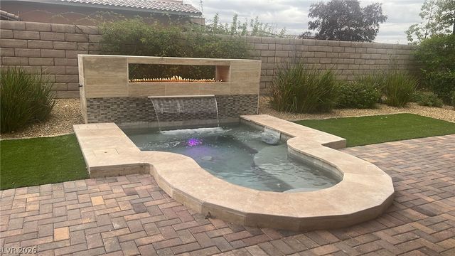 358 Calabria Ridge Street, Las Vegas, NV 89138