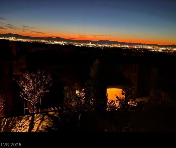 358 Calabria Ridge Street, Las Vegas, NV 89138