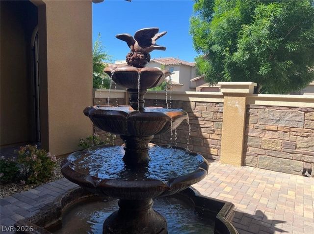 358 Calabria Ridge Street, Las Vegas, NV 89138