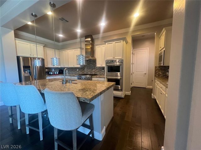 358 Calabria Ridge Street, Las Vegas, NV 89138