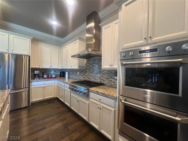 358 Calabria Ridge Street, Las Vegas, NV 89138