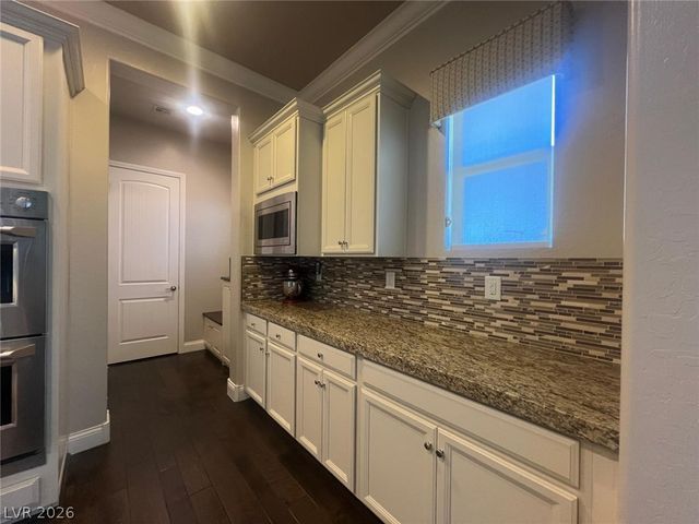 358 Calabria Ridge Street, Las Vegas, NV 89138