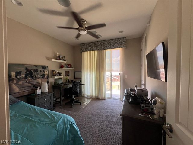 358 Calabria Ridge Street, Las Vegas, NV 89138