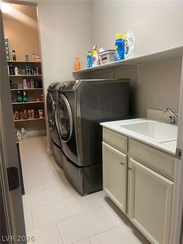 358 Calabria Ridge Street, Las Vegas, NV 89138