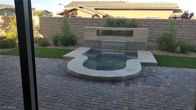 358 Calabria Ridge Street, Las Vegas, NV 89138
