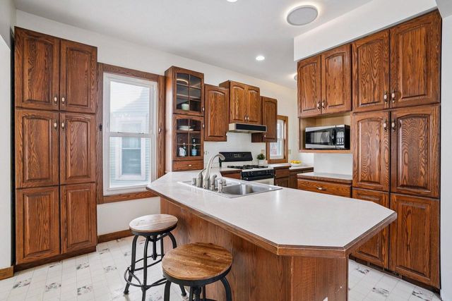 2717 Washington AVENUE, Racine, WI 53405