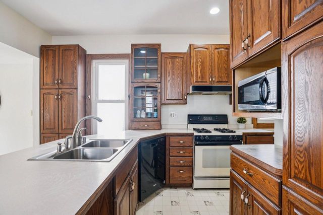 2717 Washington AVENUE, Racine, WI 53405