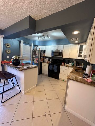 818 Sandtree Drive, Palm Beach Gardens, FL 33403