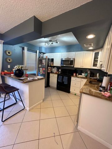 818 Sandtree Drive, Palm Beach Gardens, FL 33403